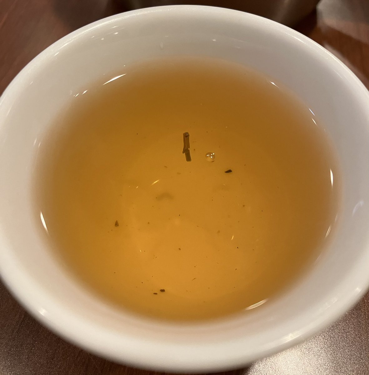 ministep4's tweet photo. standing 茶柱 https://t.co/RJOrafrUvT