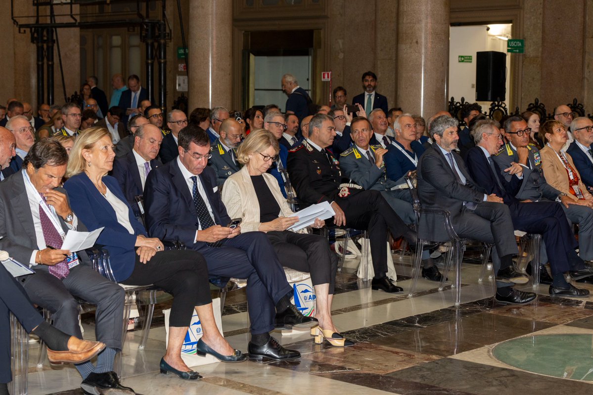 AdmGov's tweet photo. #ADM: presentate oggi a Napoli le misure doganali e fiscali per America's Cup. https://t.co/6CVofueZRO