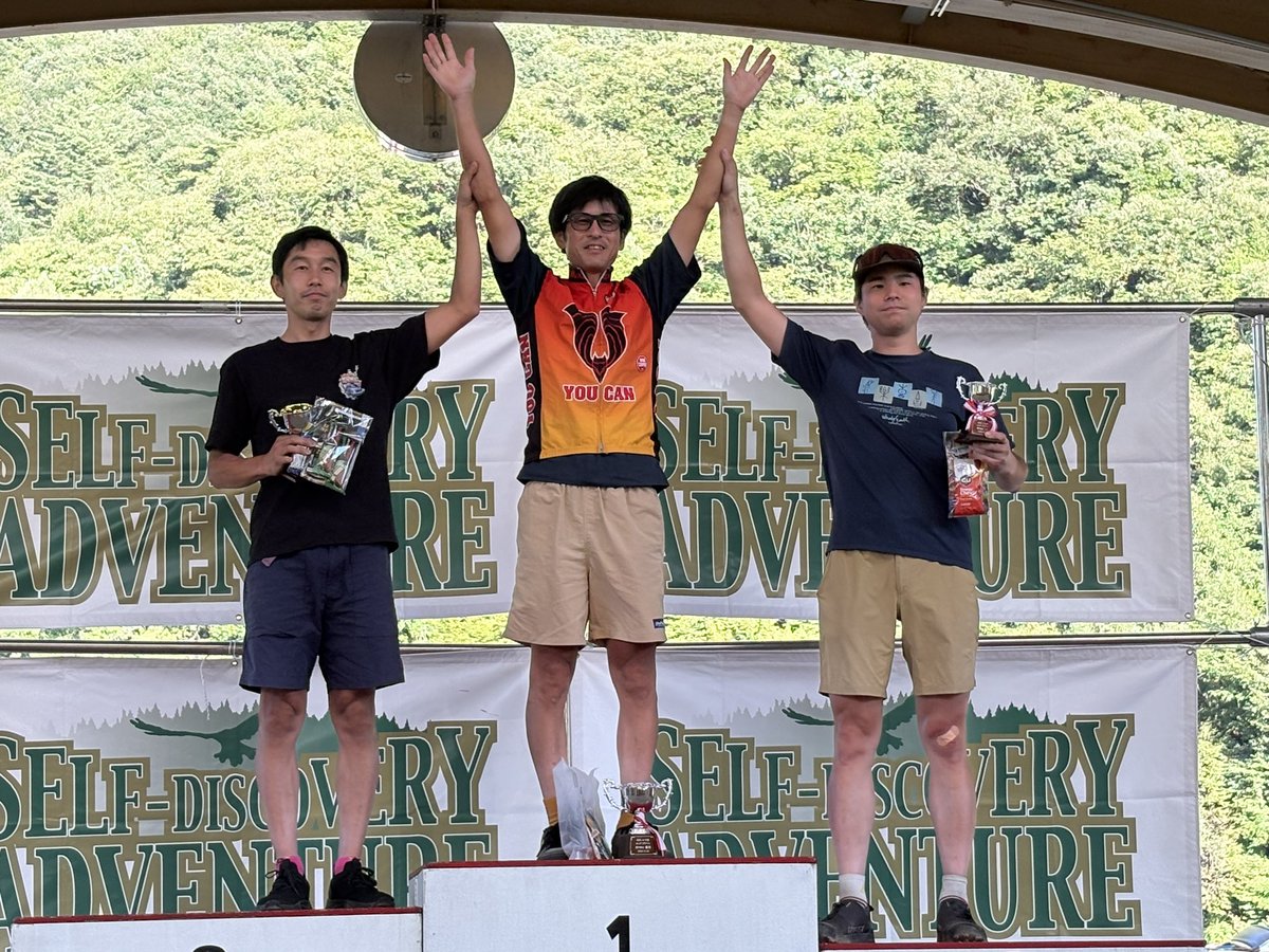 dogma_60sky's tweet photo. SDA王滝 グラベルロング 3位
及第点の入賞&amp;来年の招待選手枠(おおよそ)獲得！！

優勝は甘くなく、自身のトラブルもありつつも、純粋に優勝・準優勝の選手が強かった。

先一昨年の準優勝のトロフィー
今年の3位のトロフィー
残るは....

来年また頑張ります。 https://t.co/MgSHPsrCZD