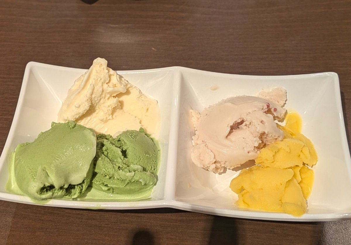 soreikeMiku39's tweet photo. ケーキバイキングに行ったらアイスも食べ放題だったので、お腹いっぱいだったけど最後の〆に食べてきました✨😋
左は、ハーゲンダッツ様のバニラと抹茶✨
右は、あまおう苺とマンゴー✨
どれも美味しかったです♡🤤
#Takuyaのアイス愛好会
@ta98chan https://t.co/bbkU9aEMsZ