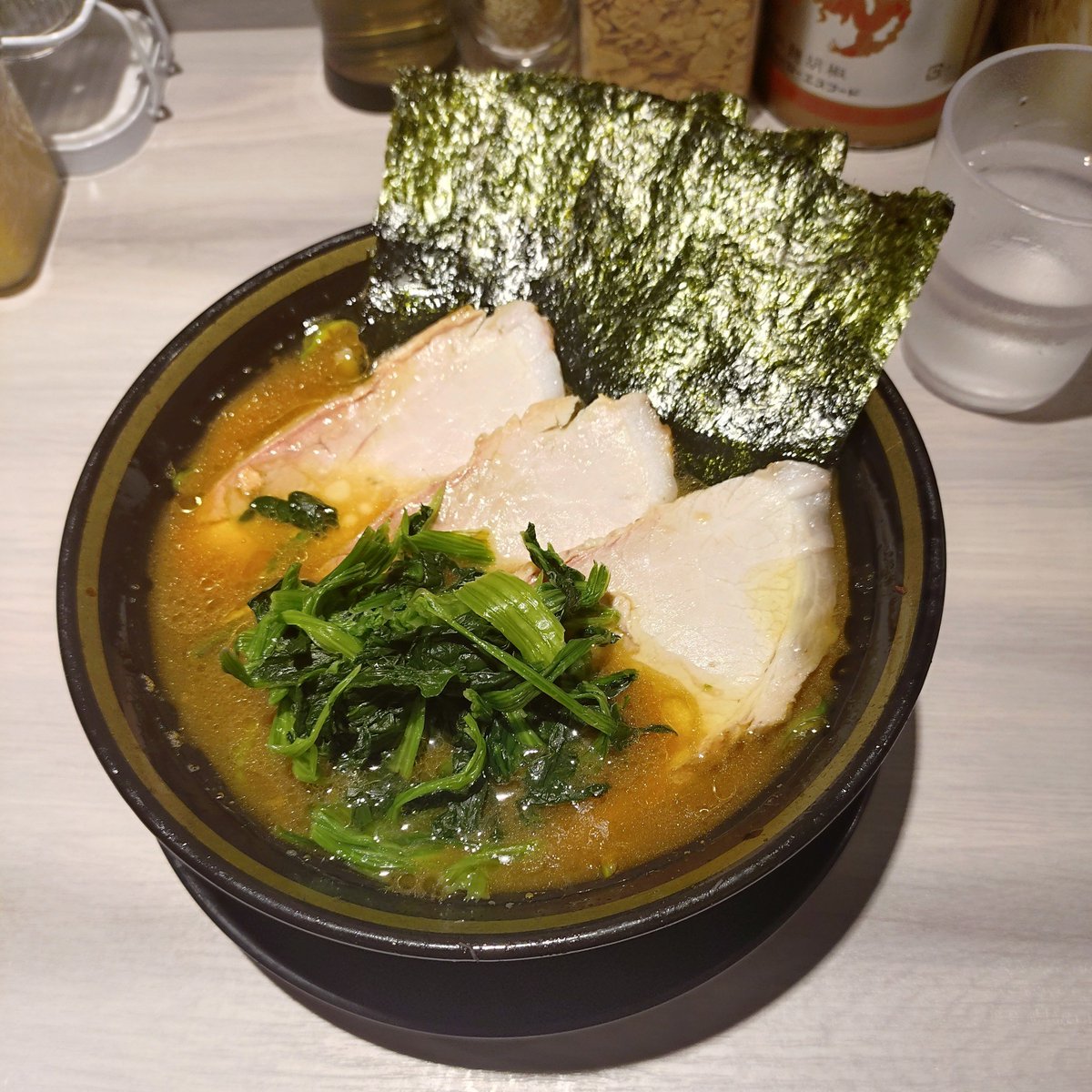 Msk1981_105's tweet photo. 渋谷から市ヶ谷へ。
17:30前に到着。
夕方のラーメン600円にチャーシュー増し。800円でいただきました。

今回はTMの曲じゃなかったけど

EUROGROOVE
It's On You (Scan Me)

でテンションがアガりました。

#こむろ家 
#EUROGROOVE https://t.co/p45iiaIm7k