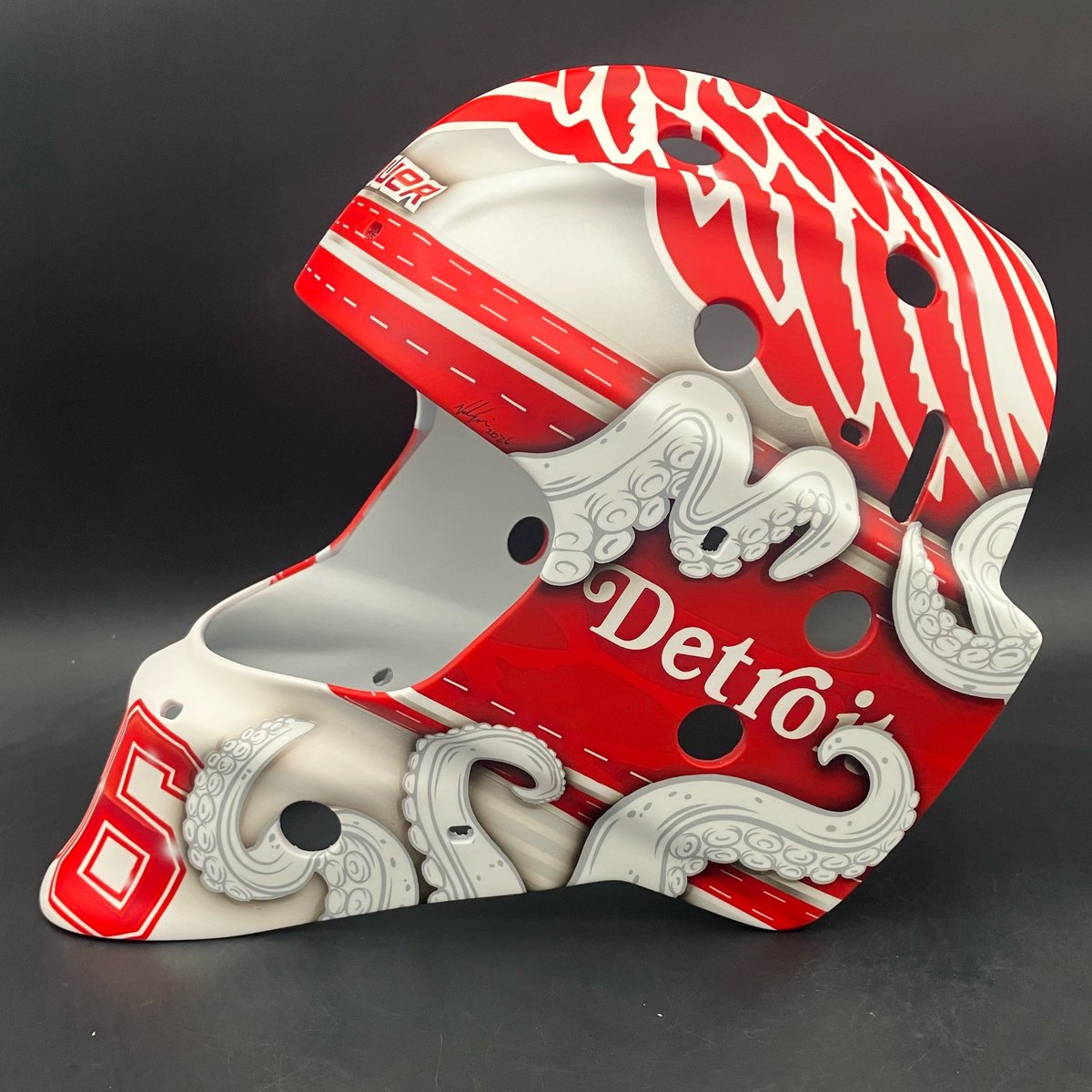 ShellShockCo's tweet photo. .@DetroitRedWings new mask for John Gibson for the 26-27 season continuing his octopus tentacles from last season with a super clean and sharp design #shellshock #hockeytown https://t.co/OjclJYa1B7
