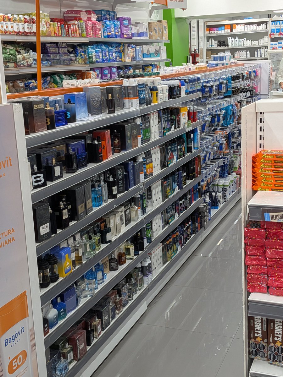 otrovega's tweet photo. Segunda vez que vengo a Farmacity en un mes y NADA tiene precio. No entiendo cómo es legal esto. https://t.co/iKwVPMIaQv