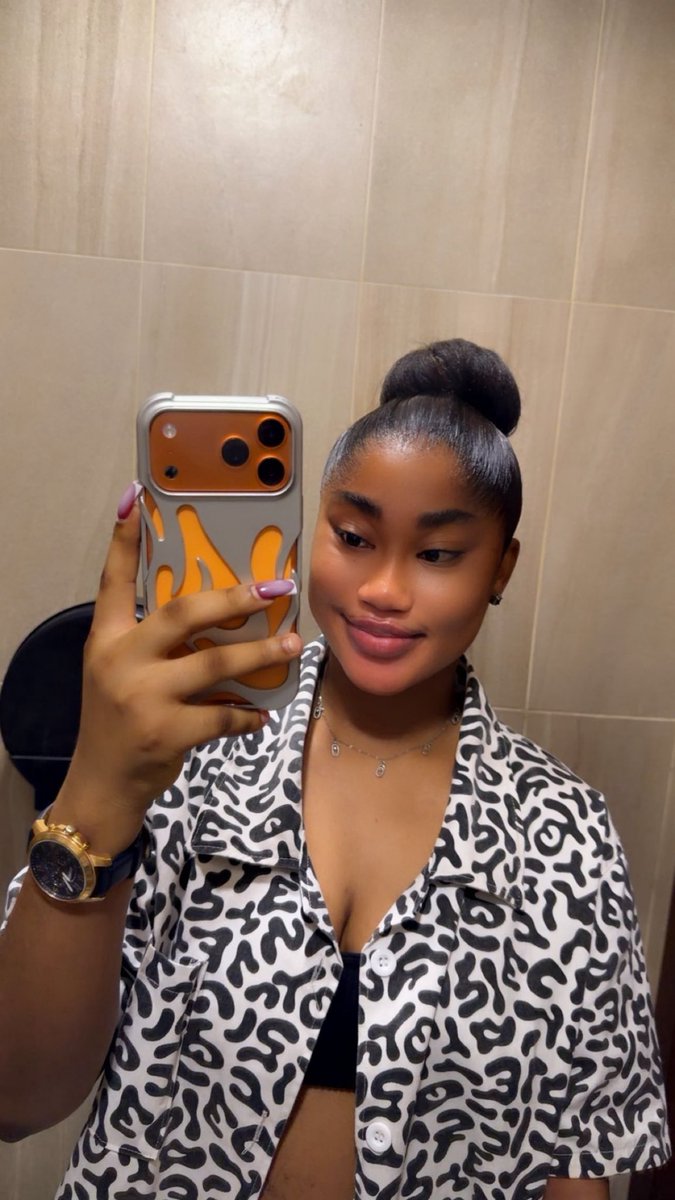 Sikapa_Juuu's tweet photo. Hi fam , may your day be as beautiful as my smile and as  sharp as Flick’s attack 💙♥️😹😹😹 https://t.co/3Smt7j8nmA