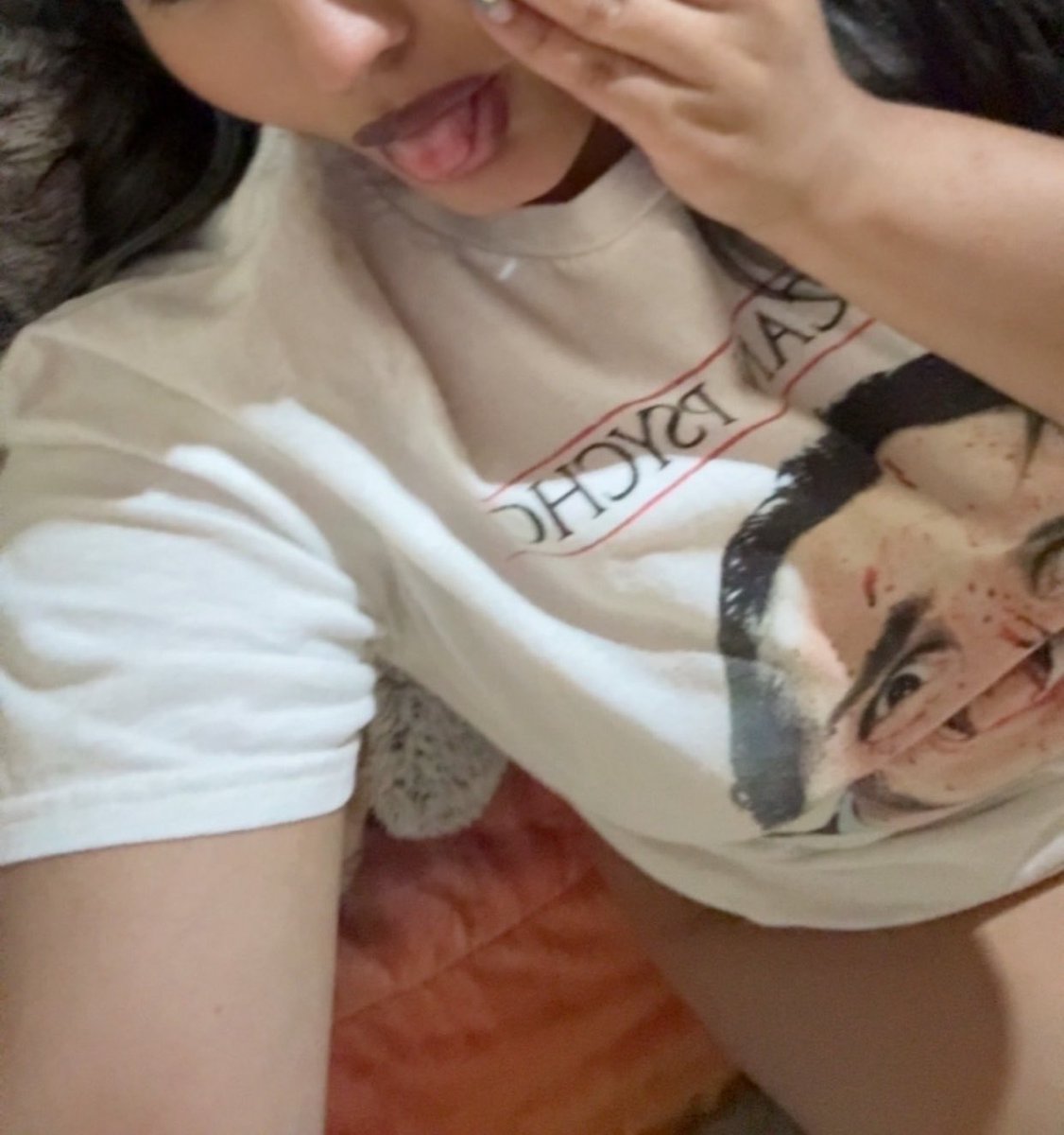 spookiehoochie_'s tweet photo. This shirt looks so silly folded https://t.co/tz7olffEpC