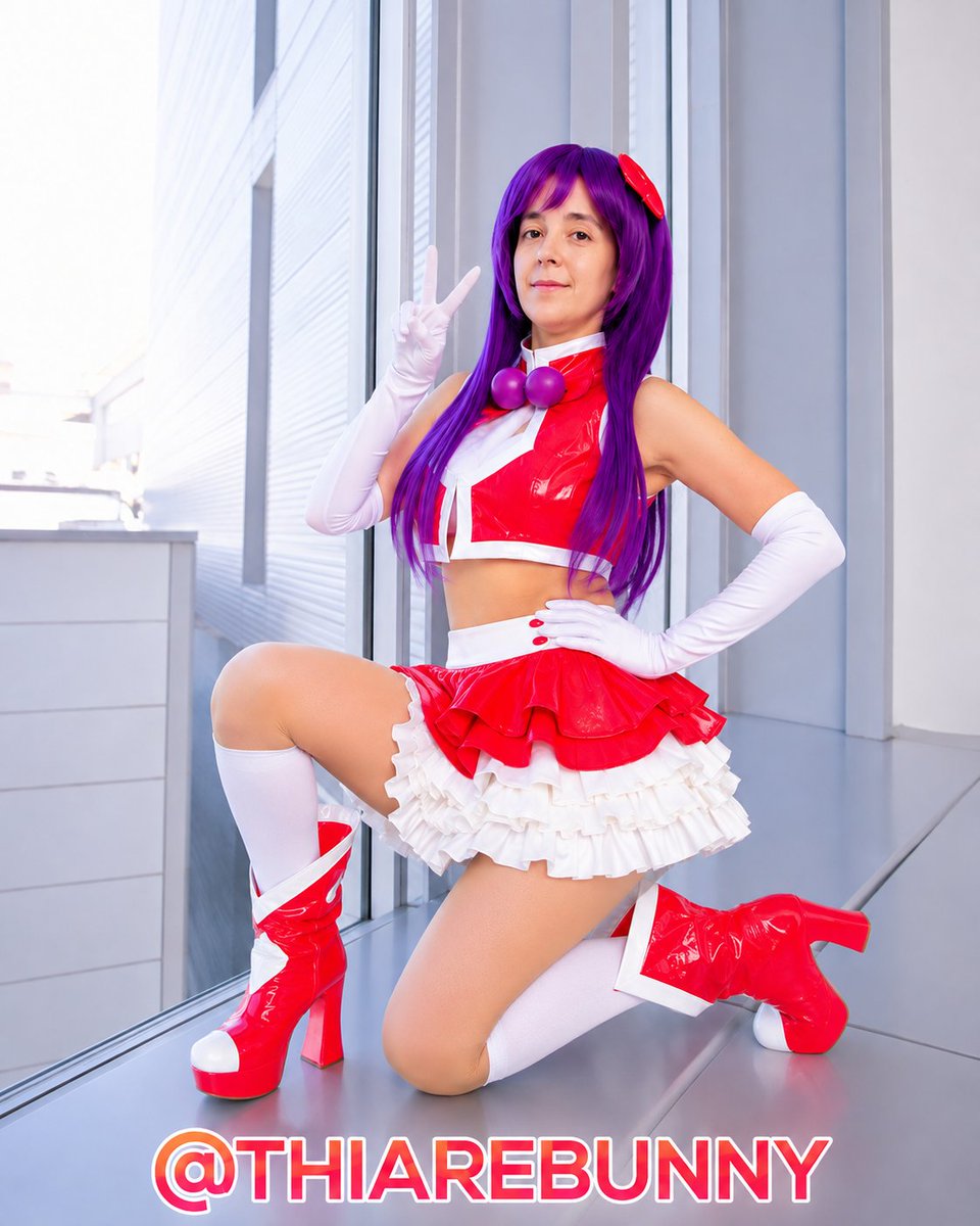 thiarebunny's tweet photo. ¡Athena Asamiya lista para el combate! ❤️💜 Entre volantes, brillo y botas rojas, este outfit idol de The King of Fighters viene a robarse todas las miradas. 😏✨ ¿Te gusta este cosplay? Sígueme en @THIAREBUNNY 💕
#AthenaAsamiya #KOF #Cosplay #THIAREBUNNY https://t.co/Vd7rApcVkO