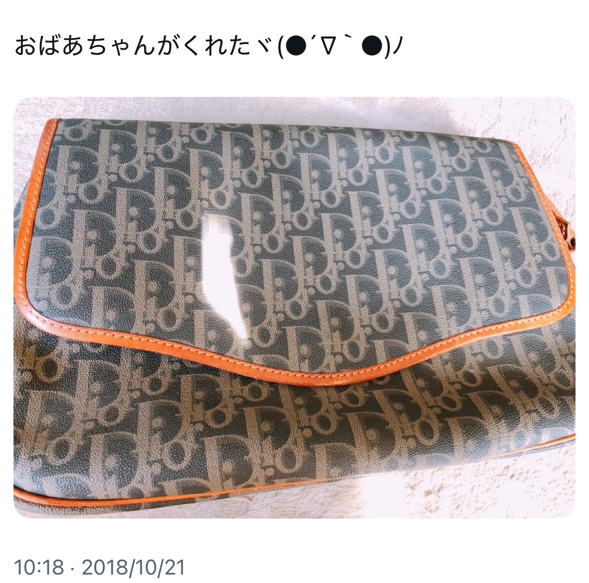 63_romi3's tweet photo. 藍沢さんの別垢をざっくり見てきたんだけど、登場したハイブラは本人があげたパチモンとこの汚すぎるシャネルくらい。Diorのやたら白くテカってる例のバッグはおばあちゃんがくれたらしい。あと偏差値70の偏差値70の伯母()がブランド好きらしい。この汚いシャネルって本物？ https://t.co/SaHPjabyfB