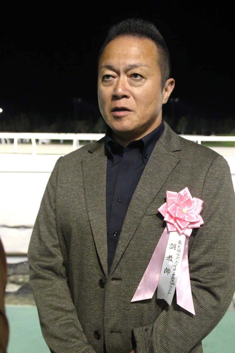 dokeiba's tweet photo. 「最後も余裕がありファンの方の声援も聞こえた。重賞でこれほどの勝ち方は凄い」と手ごたえを語ったのは #落合玄太 騎手！
「今後は楠賞(11/4園田)からダートグレードへ向かいたい」と #田中淳司 調教師。
#ホッカイドウ競馬
#門別競馬場
#モンスターズ
#ウポポイオータムスプリント
#ベストグリーン https://t.co/GefKQSBATs