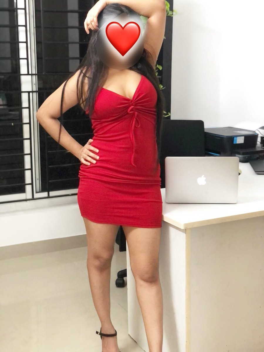 reshmiraj2026's tweet photo. Late evening office clicks before the party pics drop.. https://t.co/I6Lflvzo8a