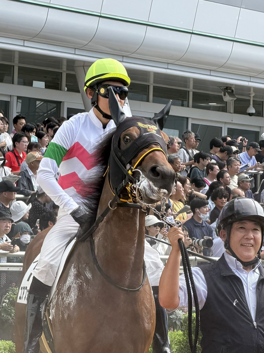 tobitaka0712's tweet photo. ユアフェリシティ、田中オーナー
おめでとう㊗️ございます💐
勝てて良かった🤩原田騎手、千葉先生最高でぇーす🥳 https://t.co/MZSn05cd9k