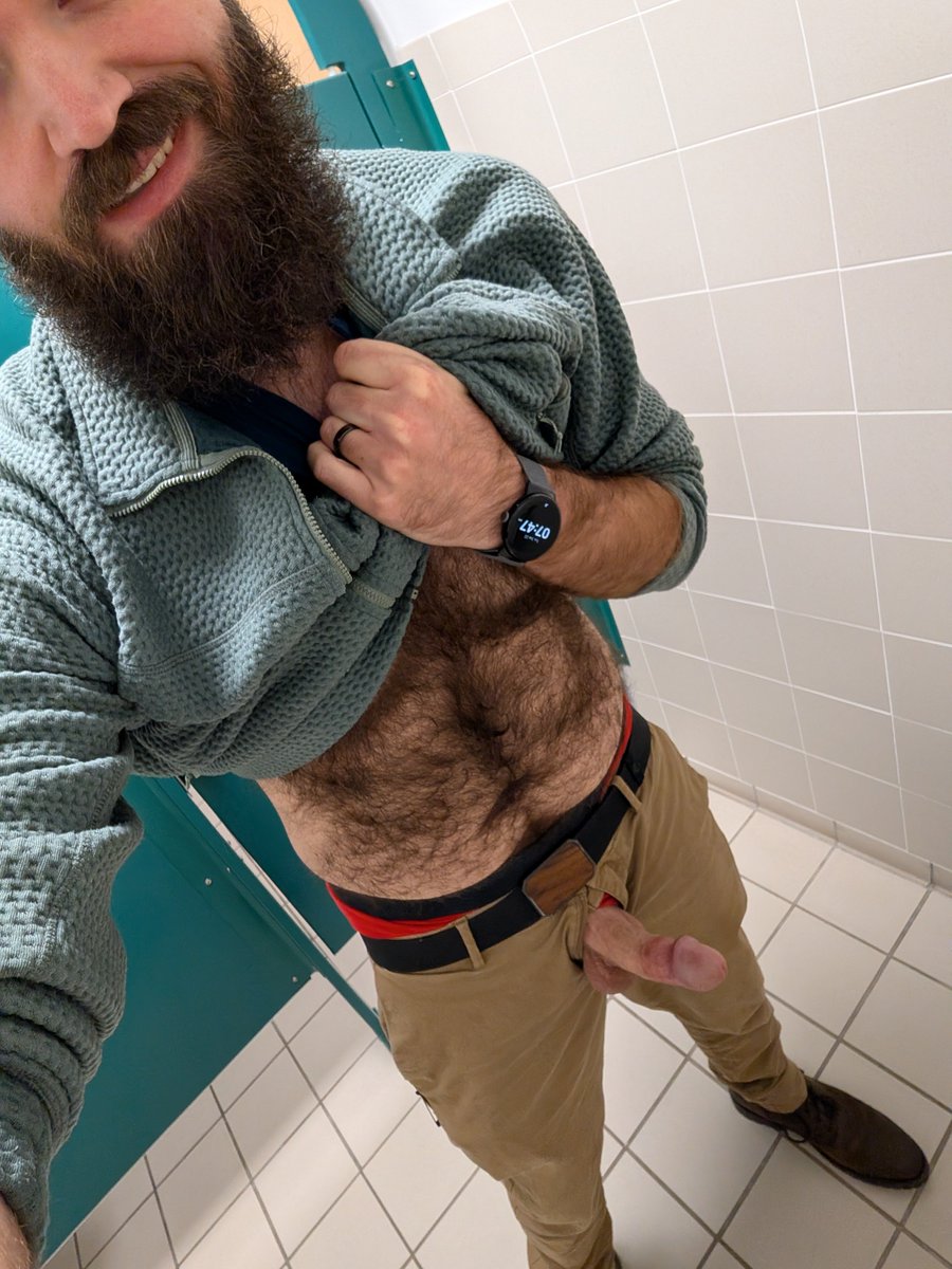 SasquatchGW's tweet photo. The reason why your favorite IT guy isn't at his desk. 😏😈 https://t.co/uRLd3z3VLN