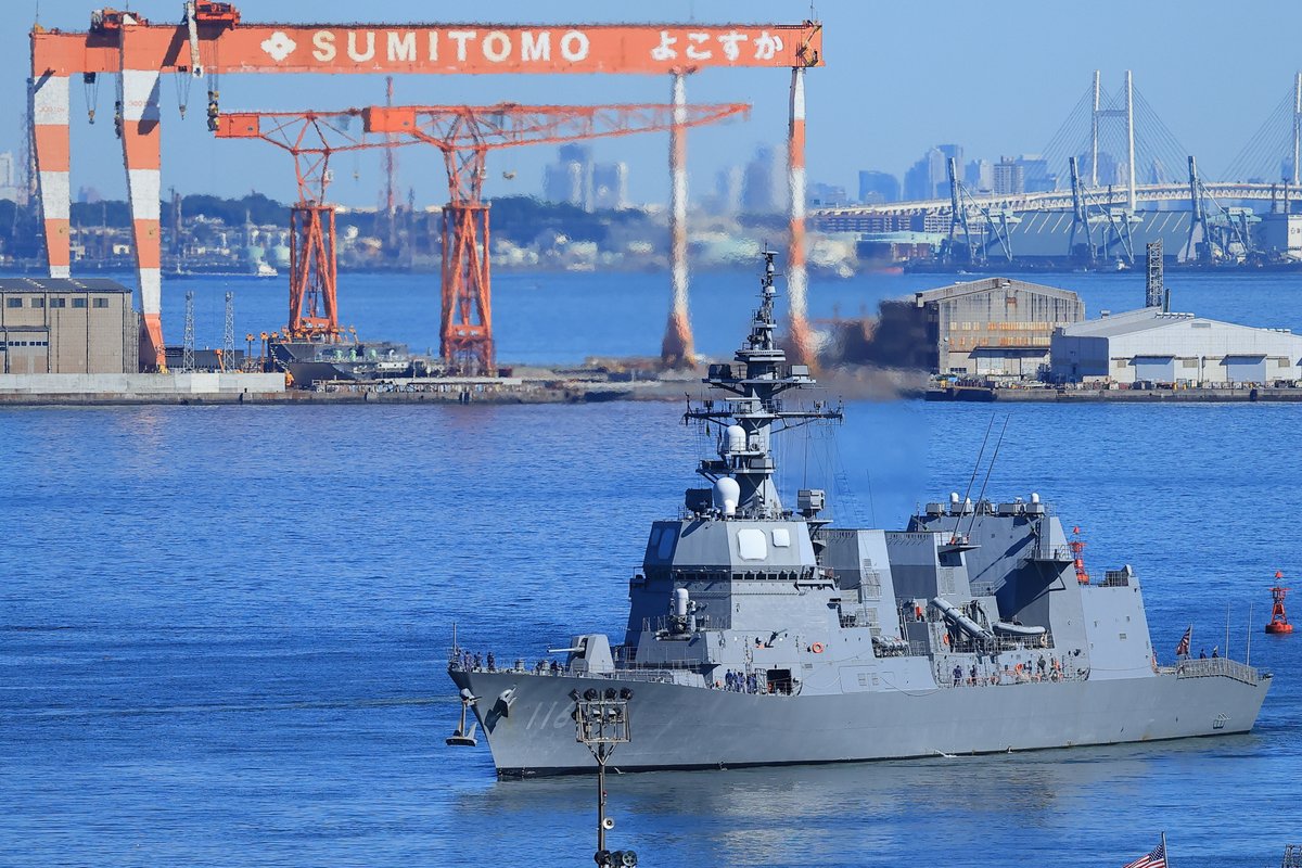 misosuriz's tweet photo. 朝起きれなくてこの三隻だけ撮影して横浜へ。
もがみ, FFM-1
てるづき, DD-116
おおなみ, DD-111
#横須賀本港 https://t.co/C0lYAI3Vap