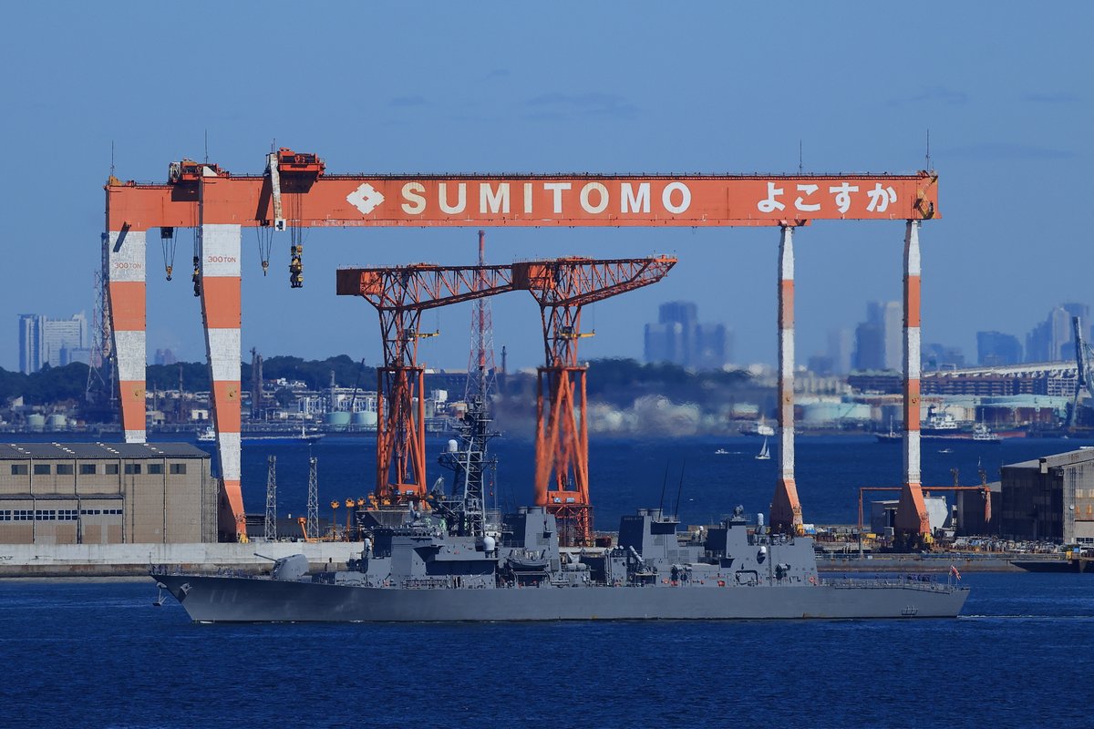 misosuriz's tweet photo. 朝起きれなくてこの三隻だけ撮影して横浜へ。
もがみ, FFM-1
てるづき, DD-116
おおなみ, DD-111
#横須賀本港 https://t.co/C0lYAI3Vap