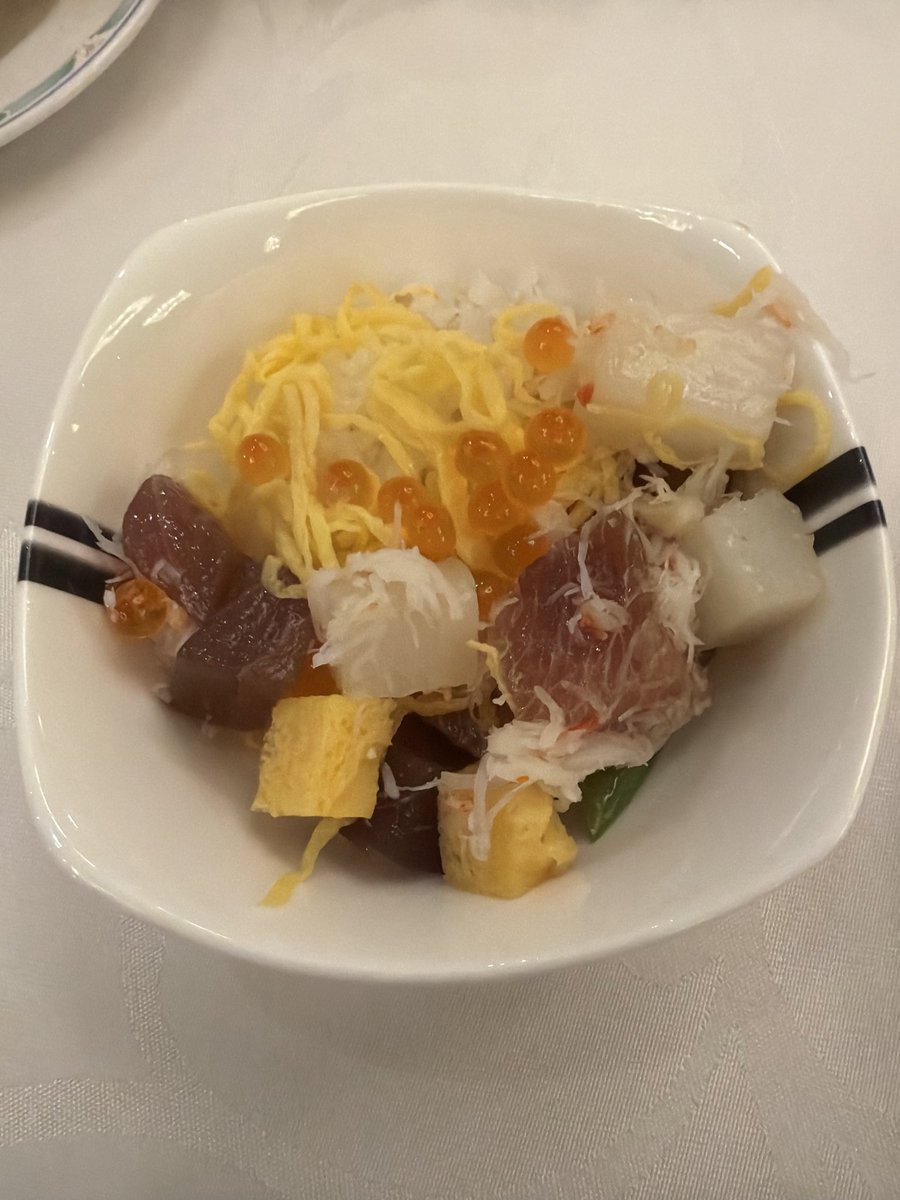RIMURA_3's tweet photo. 結婚記念日だったので結婚式場で開催されてるビュッフェに行って来ました✨
食べ過ぎて腹きっつい！！

おいしかったけどビュッフェなのに野菜とかサラダが全然なくてお腹の中が炭水化物&amp;脂質フェスティバルだった😱
野菜好きにはちょっと悲しかったなぁ🥺 https://t.co/LOkqp1W2WN