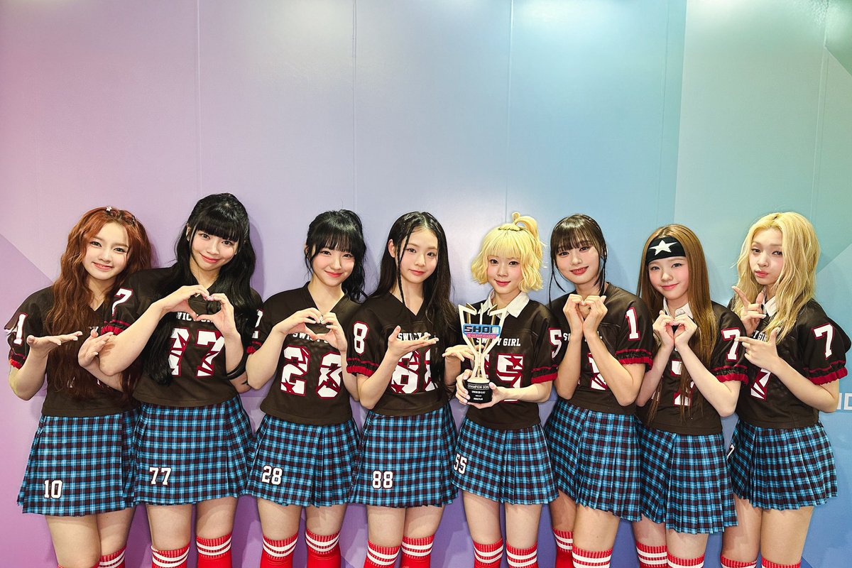 koke_shin's tweet photo. UNIS解散。まずは今までありがとう。
私は彼女達の全力で楽しむ姿が大好きだ。

最近のLIVE配信や急なデジタルシングルなど色々あって覚悟はしてたけど泣くね。
初1位取れたショーチャン参加したあの日を凄く思い出して、もっと1位あげたかったなぁ…と。

8人の未来が幸せでありますように。
#UNIS https://t.co/7CeKnab1IQ