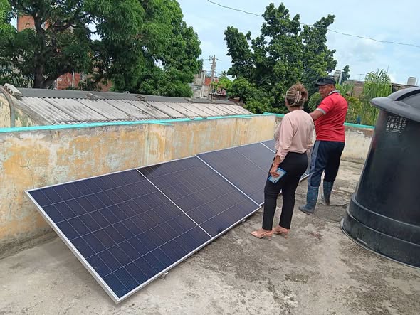 CNCTVGranma's tweet photo. El Hogar Materno Mariana Grajales, incrementa la potencia de sus paneles solares hasta alcanzar los 5 kilowatts, gracias a la donación realizada por la MIPYME Fénix, que aportó 3 kilowatts, sumados a los 2 kilowatts con los que ya contaba anteriormente.
@BarceloOrt92635 https://t.co/WLL7OWLNNk
