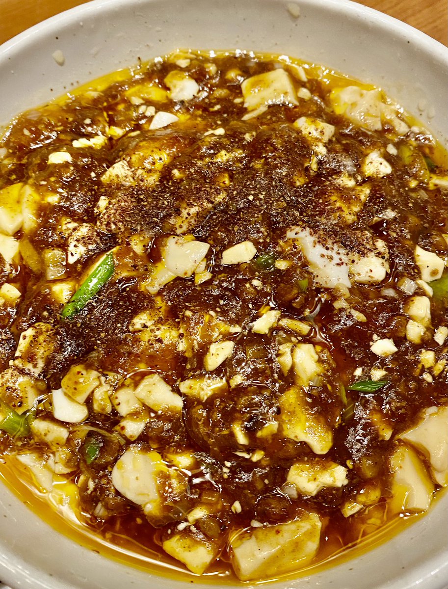 niwandee's tweet photo. 「蝋燭屋」というお店で奥さまに担々麺と麻婆麺をごちになった。めっちゃ痺れた https://t.co/exXaZJLPuL