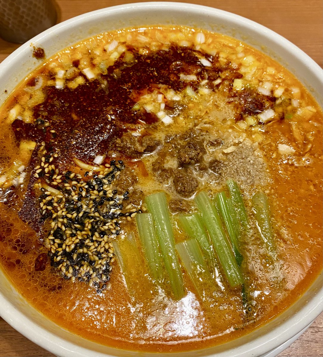 niwandee's tweet photo. 「蝋燭屋」というお店で奥さまに担々麺と麻婆麺をごちになった。めっちゃ痺れた https://t.co/exXaZJLPuL