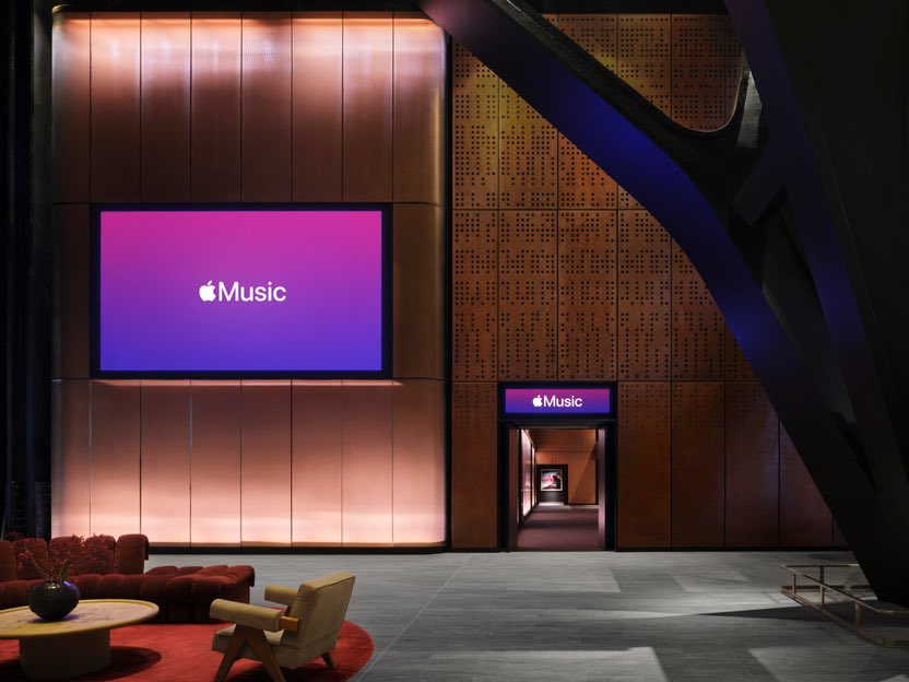 SignalTech_'s tweet photo. 🚨 Apple just opened its first dedicated live music venue.

Apple Music Hall is a new 600-capacity space in London with:

• 48-speaker Spatial Audio
• Professional recording studios
• Multicamera production
• Global livestreaming

Artists can perform a show and leave with a finished Spatial Audio mix and broadcast-ready video.

Apple Music is becoming a lot more than a streaming app. https://t.co/UZLNgoxNBO