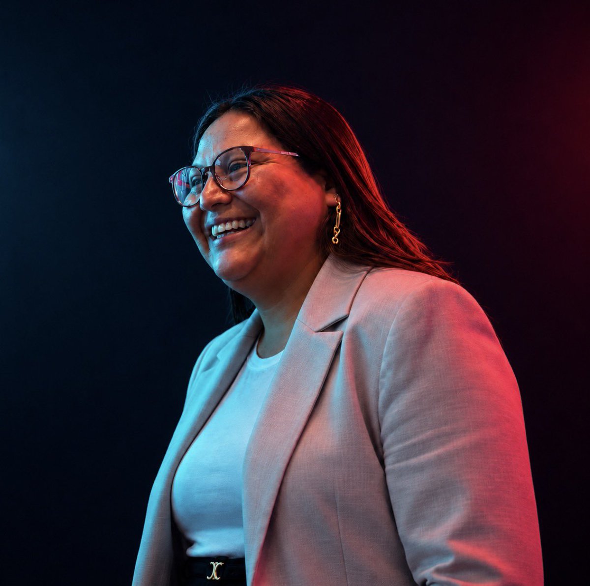 LauraFez32's tweet photo. La Presidenta despejó cualquier duda: expresó su plena confianza en Ariadna Montiel y Citlalli Hernández, respaldó públicamente su trabajo y fue contundente sobre el proceso: aquí no hay decisiones por “dedazo”.

El mensaje fue claro y sin margen para interpretaciones. https://t.co/7T9jNC5llD