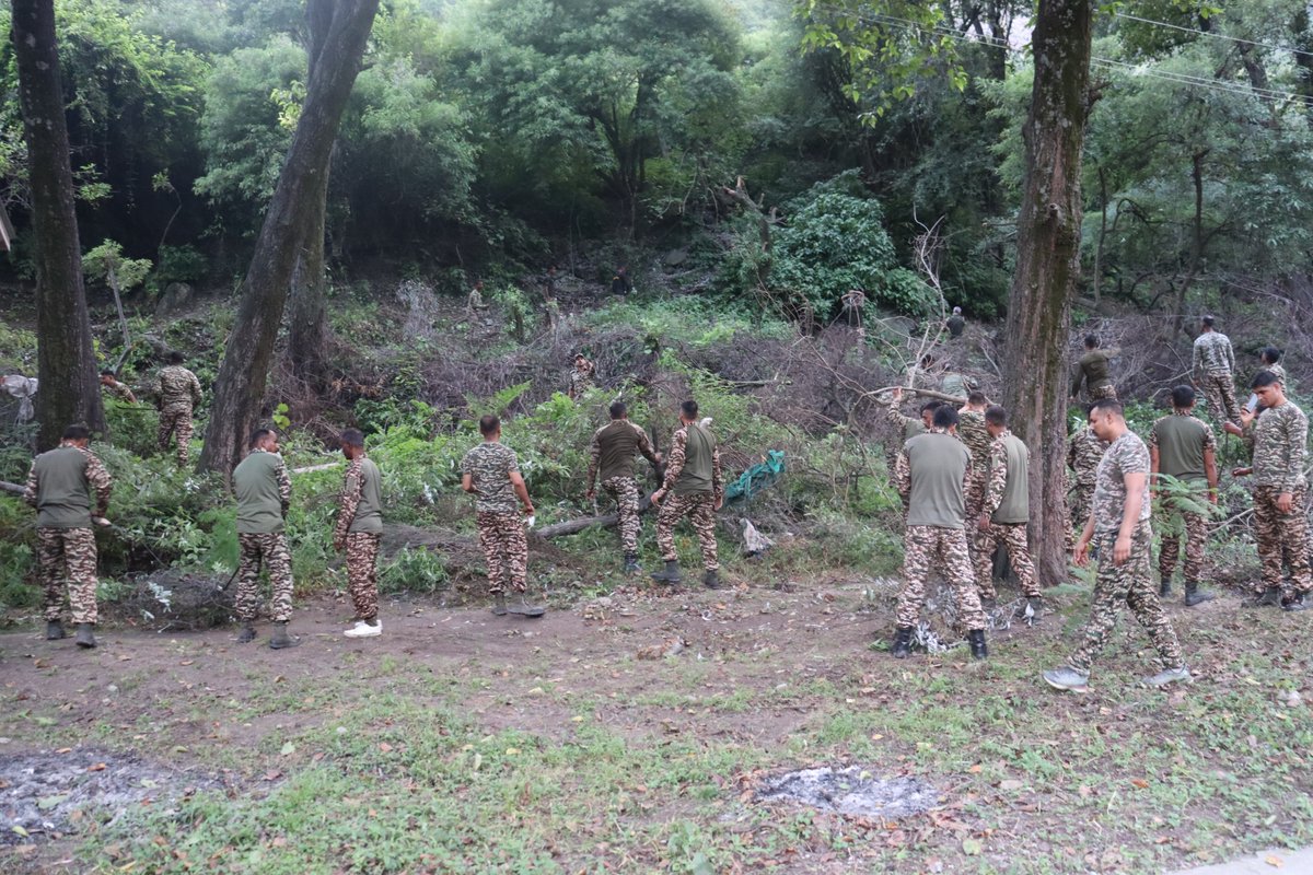 84BNCRPF's tweet photo. As part of #SHS2026 and #SwachhataHiSeva2026, 84 Bn CRPF conducted cleanliness and sanitation activities at Boom, Ramban, reaffirming its commitment to cleanliness, hygiene and public participation towards a cleaner and healthier India. 🇮🇳

#CRPF #SwachhBharat #CleanIndia https://t.co/3TQzcKXBnk