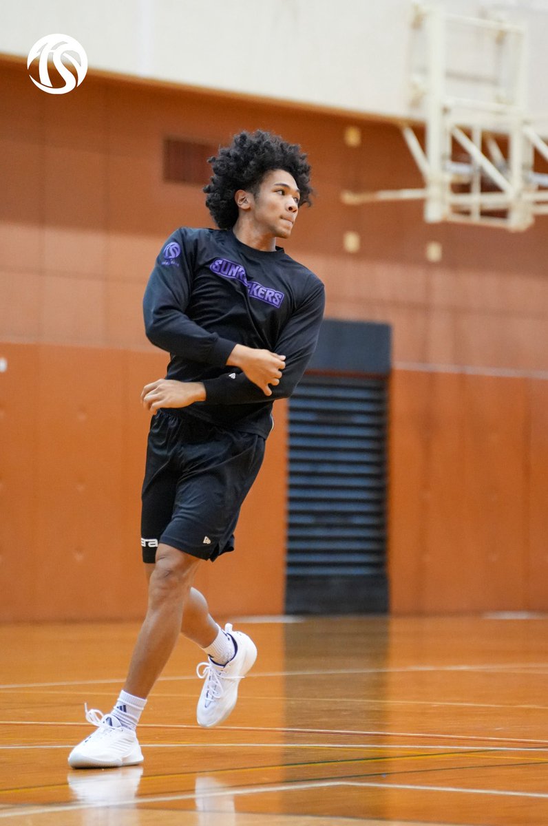 TokyoSunrockers's tweet photo. おかえりなさい🐻‍❄️💜

#東京サンロッカーズ　#Bリーグ 
@jj3harper @toyokano_ @ibuyama54 https://t.co/qGhkjE57L6