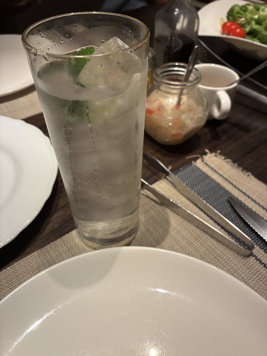 sara_ailes's tweet photo. 飲まなきゃやってらんねー！というわけでいろいろ食べて飲んできた。写真ないけどシュラスコでしこたま肉食べたしシナモンパイン美味しかった https://t.co/oKET4Yxubz
