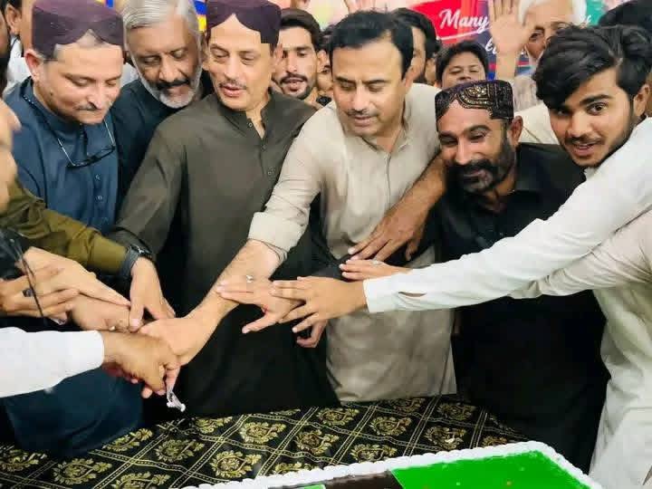 JavedNLaghari's tweet photo. Zardari House Nawabshah: 
38th Birthday of chairman PPP @BBhuttoZardari celebrated at Zardari House Nawabshah by President PYO Sindh @JavedNLaghari , Khan Bahadur Bhatti &amp; Atif Zaidi along with hundreds of workers. 
#HBDBilawalBhuttoZardari 🎂🎂🎂 https://t.co/UN5dmLU82F