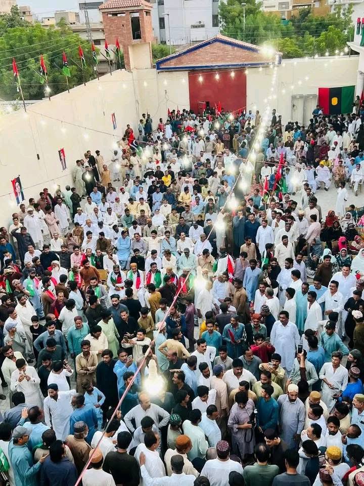 JavedNLaghari's tweet photo. Zardari House Nawabshah: 
38th Birthday of chairman PPP @BBhuttoZardari celebrated at Zardari House Nawabshah by President PYO Sindh @JavedNLaghari , Khan Bahadur Bhatti &amp; Atif Zaidi along with hundreds of workers. 
#HBDBilawalBhuttoZardari 🎂🎂🎂 https://t.co/UN5dmLU82F