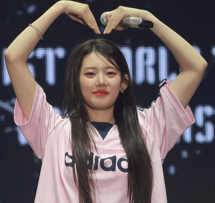 rrrroraa's tweet photo. eonnyiiiieeee 😚 https://t.co/93tx3ErT0V