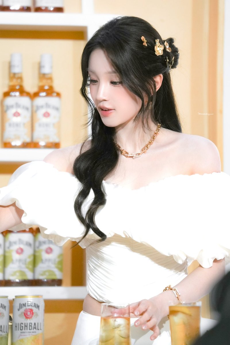 7minRainDrop's tweet photo. 260922 Jim Beam
🥃
#우기 #YUQI #宋雨琦 https://t.co/AW2zkRCCUP