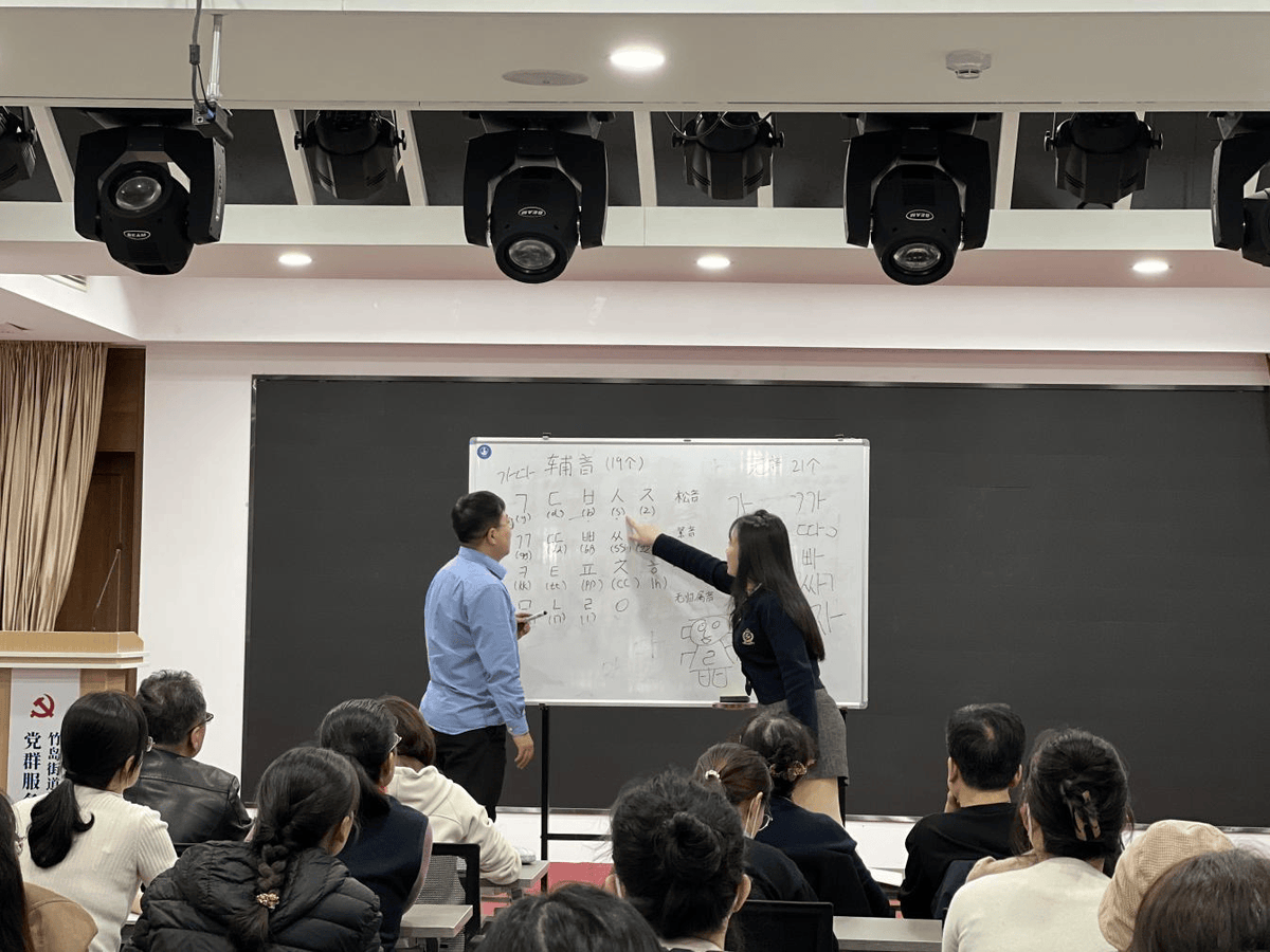 Cunli13's tweet photo. Just wrapped an amazing lecture on data visualization storytelling with industry pros—game-changing insights for making complex data click! Ready to apply these skills to our upcoming projects. https://t.co/cP2OVxQt9f