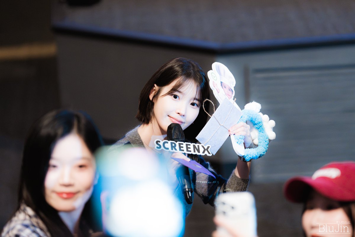 BluJin_pic's tweet photo. 셀카 표정 귀여워 ㅋㅋ
[26.09.20] #아이유 #무대인사 #IU #유애나 #UAENA #CGV https://t.co/07oh4dWmb0