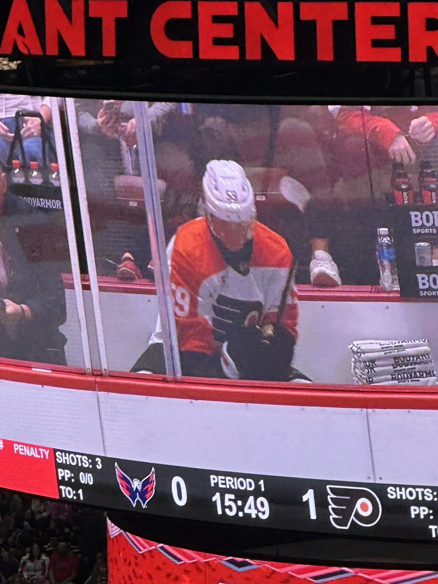 DailyOliverBonk's tweet photo. Bonk in the box https://t.co/sKORrTZWiX