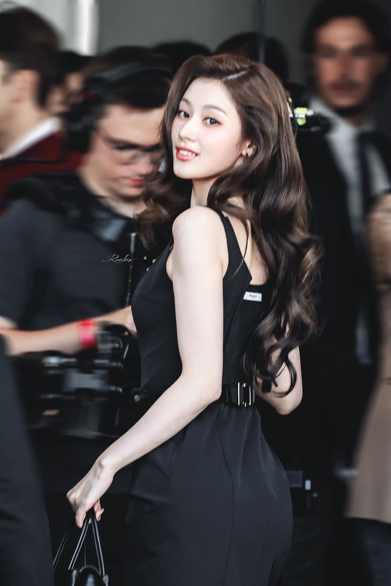 TheePopCore's tweet photo. TWICE’s Sana serves an insane face card and looks like a modern princess at the Prada fashion show. https://t.co/7sTBQEpKZo