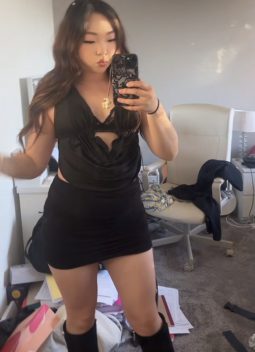 Layingbesik6's tweet photo. dm to trib my hot asian irls i’ll feed https://t.co/6C8b3Rosmr