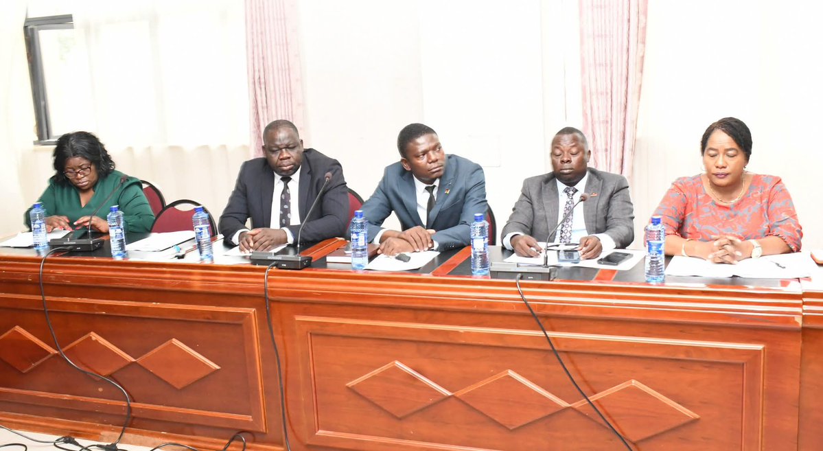 ParliamentofMw's tweet photo. Deputy Clerks of Parliament responsible for  Corporate Services and Procedural Services  Chikondi Kachinjika and Joseph Manzi respectively, updated the Committee on progress made in reviewing the rules that govern the conduct of business in the Assembly. https://t.co/OnsX7pfGl0