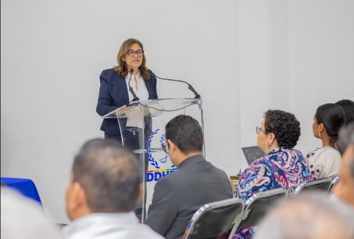 CuartaPlana's tweet photo. Ennla.#Opinión de @efektoaguila DETRÁS DE LA NOTICIA: El derecho a un ambiente sano sigue siendo una promesa, admite Richard Neves del Alto Comisionado de la #ONU-#DH
El segundo Diplomado presencial y vía remota, organizado por la titular de la @DDHPO, Mtra. Elizabeth Lara Rodríguez, incluye a defensores del medio ambiente víctimas de atentados como Erick Saracho Aguilar entre los 61 participantes inscritos de diversos estados de la República.
#Entérate #Noticias #Oaxaca #BuenosDías
https://t.co/MtsfrSBJvf
