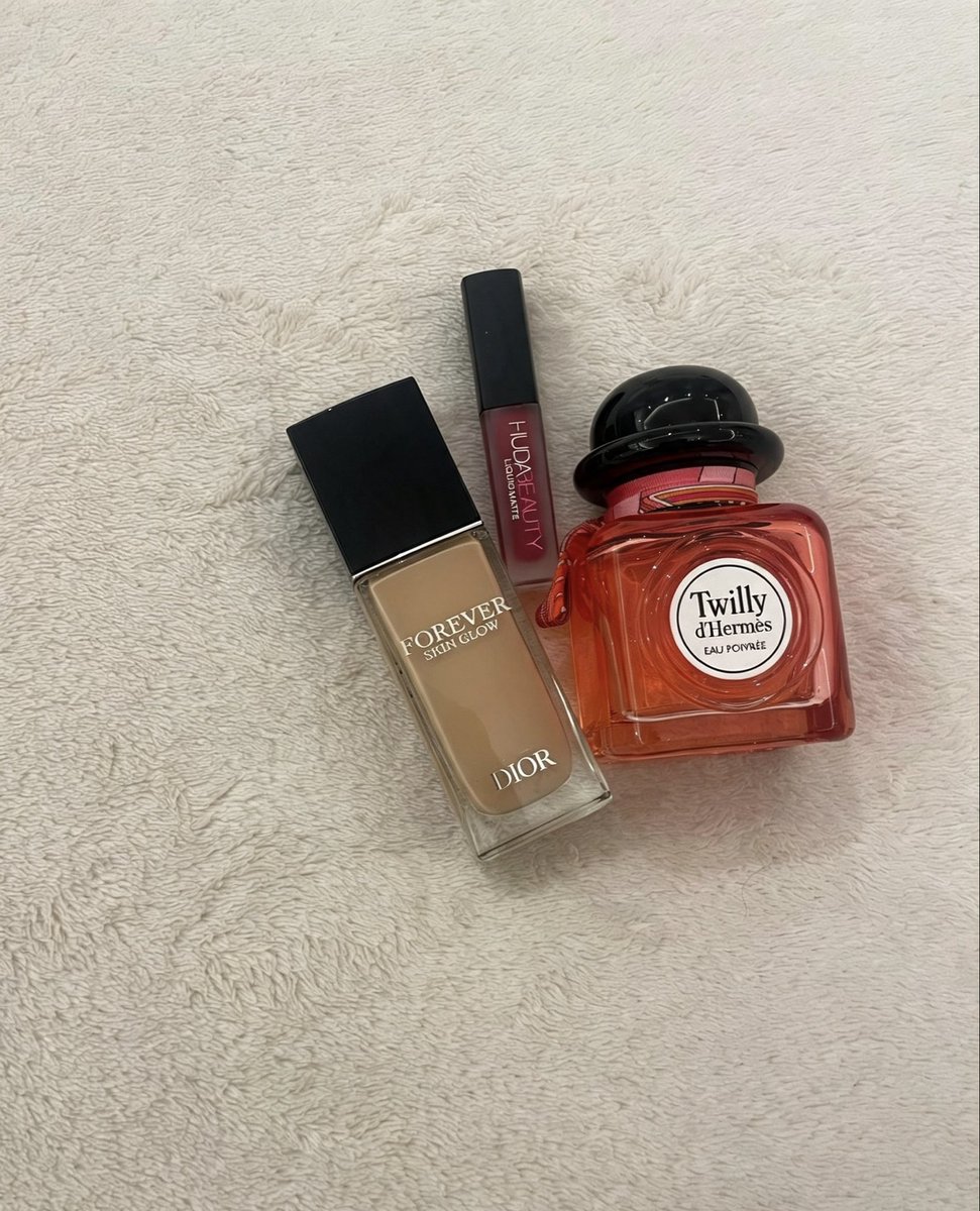 itsjomaly03's tweet photo. Glow from base to scent 🤎

#BeautyTok #BeautyEssentials #PerfumeTok #SkincareTok #MakeupTok #BeautyLover #BeautyProducts #SelfCare #LuxuryBeauty #EverydayEssentials https://t.co/pZ91YOmdKw