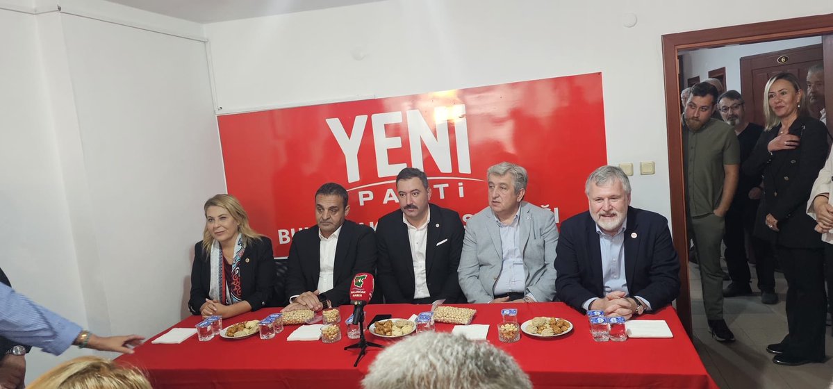 elvan_gezmis's tweet photo. 📍 Bulancak | Giresun

İl Başkanımız Sn. Gökhan Şenyürek, il yöneticilerimiz, ilçe başkanlarımız, Samsun Milletvekilimiz Sn. Murat Çan ve Sinop Milletvekilimiz Sn. Barış Karadeniz ile birlikte YENİ Parti Bulancak İlçe Başkanlığımızı ziyaret ettik.

Bulancak’ta çalışmalarımız ve hemşehrilerimizin beklentileri üzerine değerlendirmelerde bulunduk.

Misafirperverliği ve çalışmaları için Bulancak İlçe Başkanımız Sn. Yakup Karakaya’ya ve kıymetli ilçe yönetimimize teşekkür ediyoruz.

Birlikte, omuz omuza; Giresun için, Bulancak için çalışmaya devam edeceğiz.