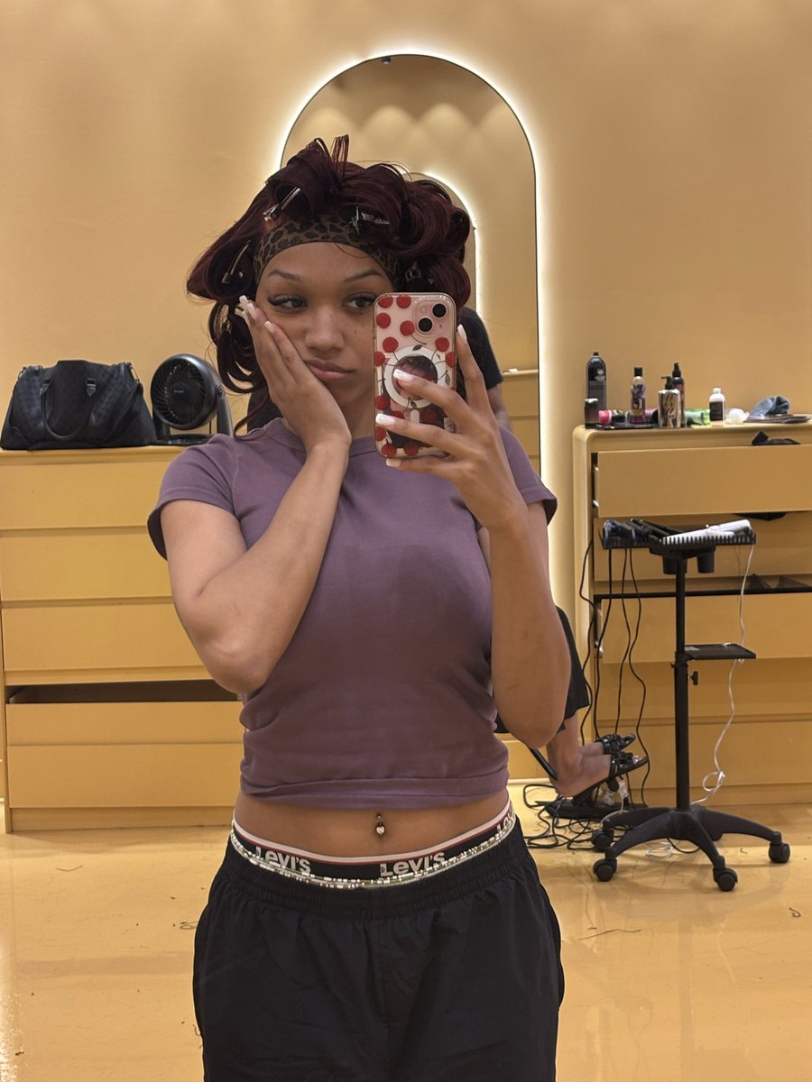 goldengirljazz's tweet photo. a diva has awoken, and she needs coffee🫴🏽 https://t.co/KpvEVnIT6x