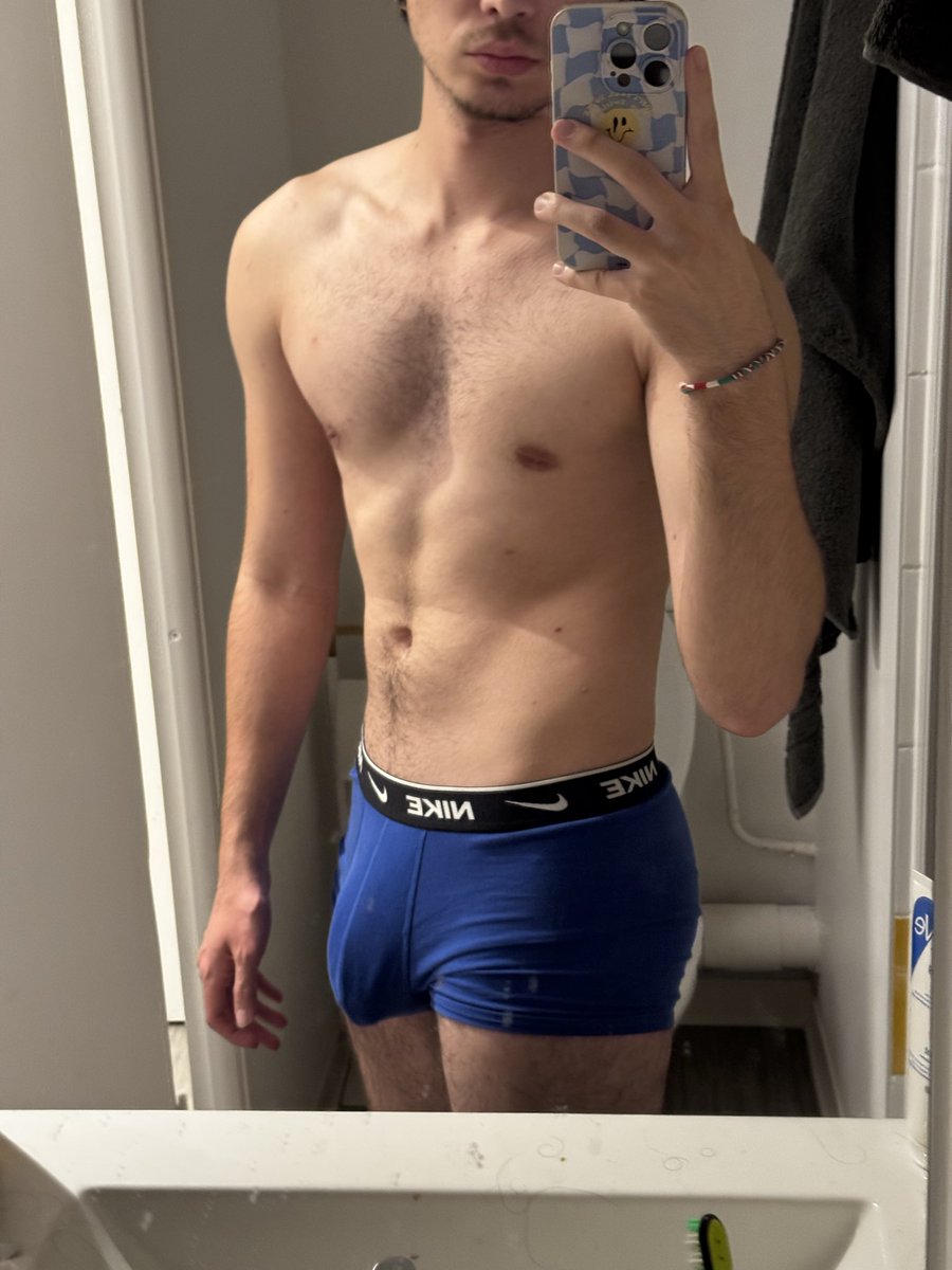 prettyhung_'s tweet photo. do you like nike’s

#bulge #nsfw  #goon #horny #nsfwtwt #simonboys
#chudai #wataa https://t.co/i3PPmVl1pM