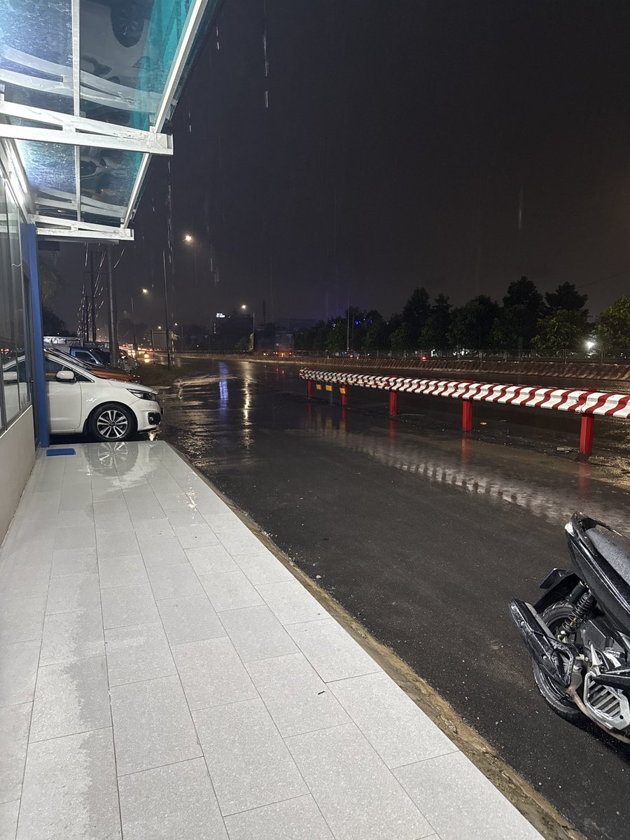 Emthuky's tweet photo. Lần đầu gặp bạn X kiểu này, gặp trong chớp nhoáng 🤭🤭🤭 https://t.co/A3LRdxa7RO