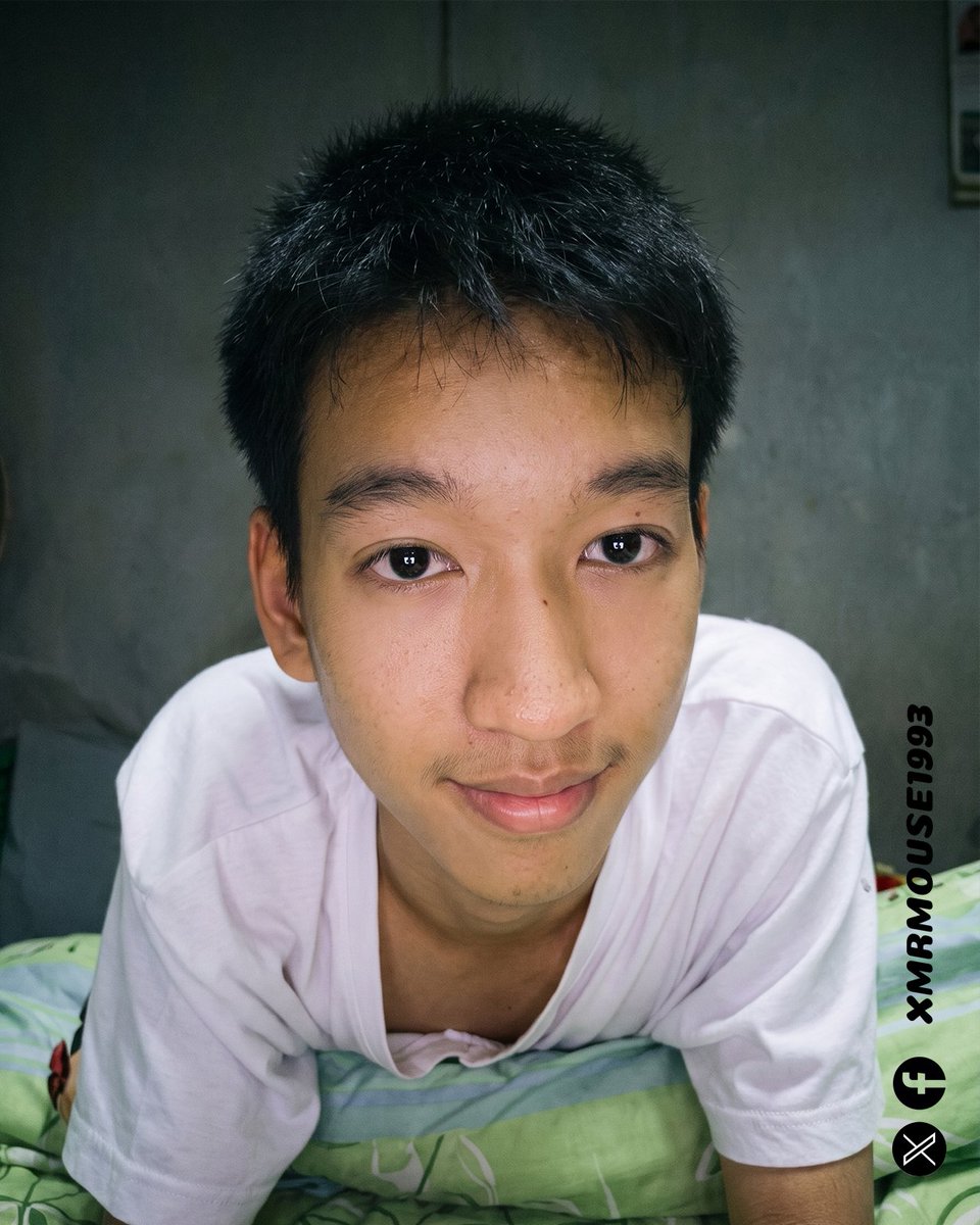 xmrmouse1993's tweet photo. ติดตามใน x คลิปปี 2547 เป็นคลิปของน้องชายหัวเกรียน บน Camfrog ที่แอดมิน มีมากสุดถึง 100 จอ วัยรุ่นยุค 90s คงมีความทรงจำดีๆ กับอะไรแบบนี้ และนี้ก็เป็นอีกหนึ่งคลิปบนความประทำใจ ... ใครจำได้บ้าง
---------------------
Column : Gay Restro (แอคเก่าโดน hack)
File : No.79 - น้องหน้ามนบน Camfrog
by @xmrmouse1993
---------------------
คลังปีศาจ : https://t.co/mgBACmx6m6
เขียนโดย : https://t.co/RNGiJmQW9V
---------------------
#xmrmouse1993 #คลิปเกย์ #คลิปในตำ��าน
#ชักว่าวน้ำเเตก #คลิปมือดี #sexoutdoor