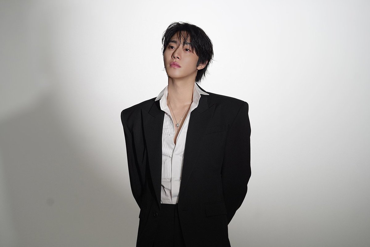 AhnHyoSeop417's tweet photo. [Behind the Scenes] #AhnHyoSeop ✖️ @marieclairekr ✖️ KIAF

https://t.co/VT53TNOx3j… https://t.co/LYItqs9JVN