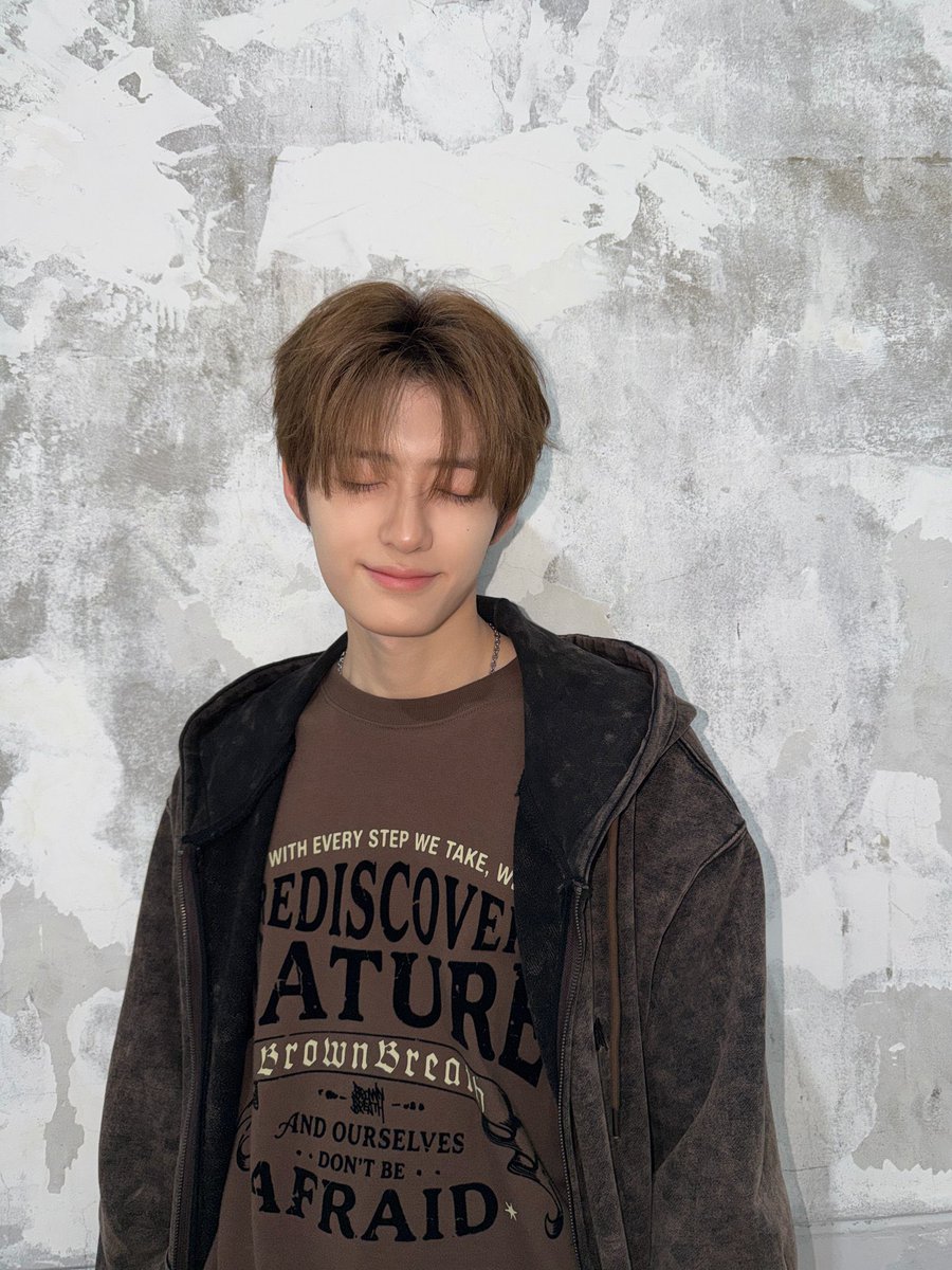sanghteon's tweet photo. 260922 ald1 instagram #상현 #SANGHYEON 

𝗕𝗥𝗢𝗪𝗡𝗕𝗥𝗘𝗔𝗧𝗛 🖤 https://t.co/jBWNOTjC9u
