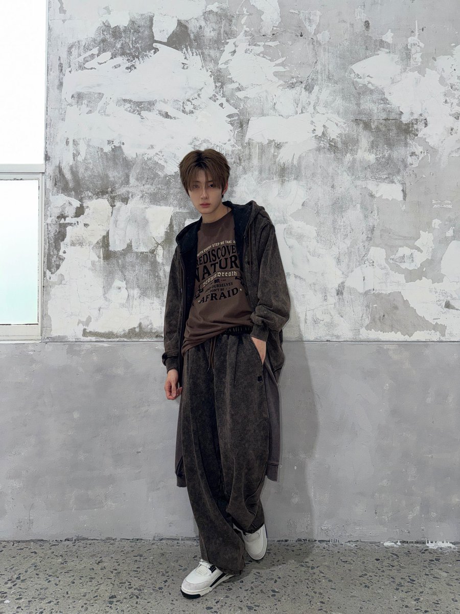 sanghteon's tweet photo. 260922 ald1 instagram #상현 #SANGHYEON 

𝗕𝗥𝗢𝗪𝗡𝗕𝗥𝗘𝗔𝗧𝗛 🖤 https://t.co/jBWNOTjC9u
