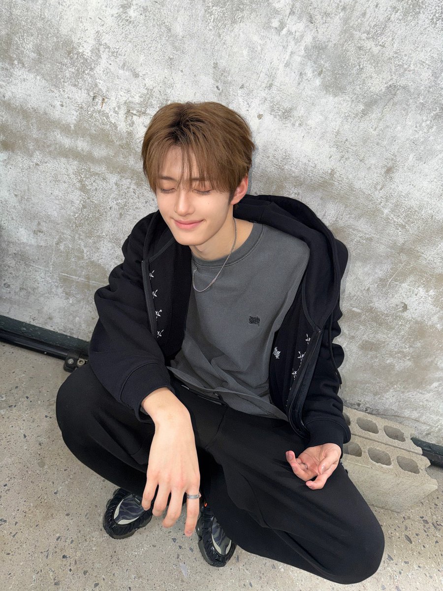 sanghteon's tweet photo. 260922 ald1 instagram #상현 #SANGHYEON 

𝗕𝗥𝗢𝗪𝗡𝗕𝗥𝗘𝗔𝗧𝗛 🖤 https://t.co/jBWNOTjC9u