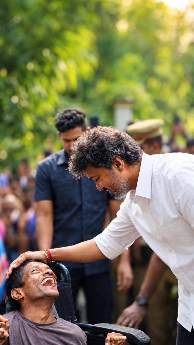 ramk8060's tweet photo. ஏழையின் சிரிப்பில் இறைவனை காணலாம்❤️❤️❤️ https://t.co/64KLQjzklX