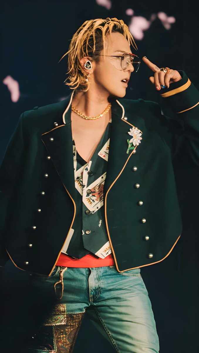 oneforG0818's tweet photo. 느좋 파리콘 사진들����#GDRAGON https://t.co/yvuFfsJlXz